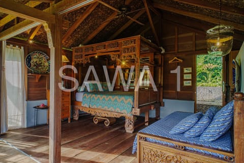 Property building, Bed, Photo of the whole room, Bedroom, Text overlay