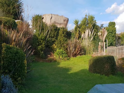 Maison pour 6 pers. à Trégastel avec jardin clos, proche plage et commerces, WiFi et billard - FR-1-368-159 House in Trégastel