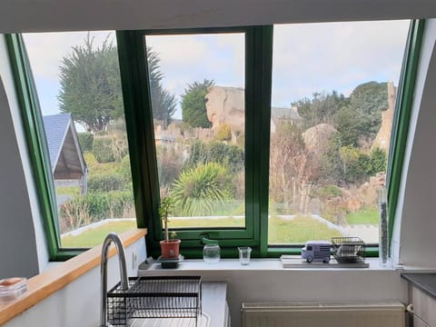 Maison pour 6 pers. à Trégastel avec jardin clos, proche plage et commerces, WiFi et billard - FR-1-368-159 House in Trégastel