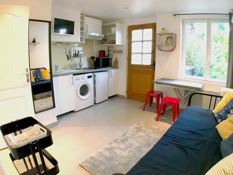 Studio calme proche Paris avec terrasse privative et jacuzzi en option Apartment in Île-de-France
