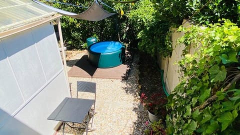 Studio calme proche Paris avec terrasse privative et jacuzzi en option Apartment in Île-de-France