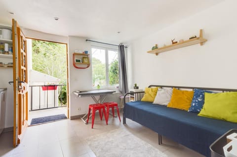 Studio calme proche Paris avec terrasse privative et jacuzzi en option Apartment in Île-de-France