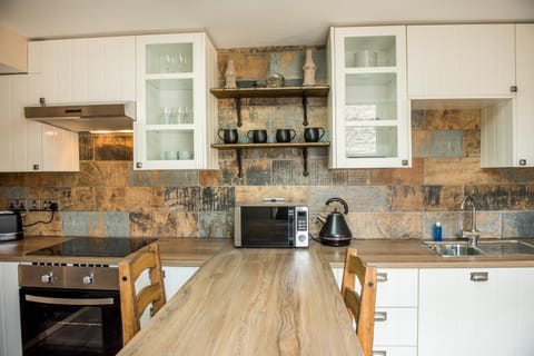 Deluxe Rustic Charlestown Themed Apartment Apartment in Saint Austell