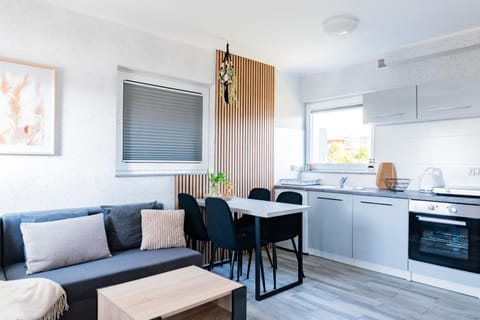 Kitchen or kitchenette, Living room, Seating area, Dining area, oven, stove