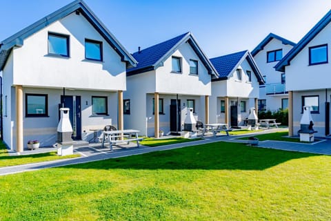 Property building, Spring, Day, Natural landscape, Garden, Garden view