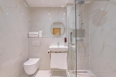 Shower, Toilet, towels