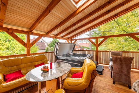 Communal lounge/ TV room, Balcony/Terrace, Spa and wellness centre/facilities, Seating area