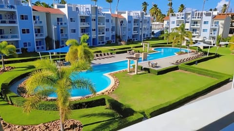 Property building, Natural landscape, Garden, Garden, Garden view, Pool view, Swimming pool, Swimming pool, sunbed