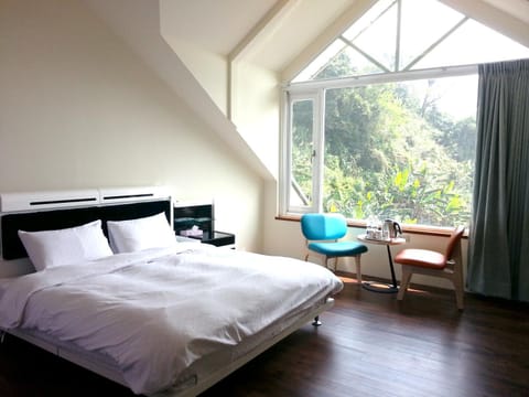 Bed, Decorative detail, Bedroom