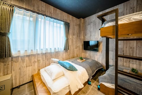Bedroom, bunk bed