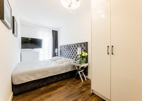 Bed, TV and multimedia, Photo of the whole room, Bedroom, wardrobe