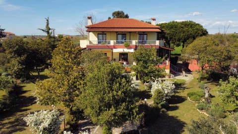 Property building, Day, Natural landscape, Garden, Garden view