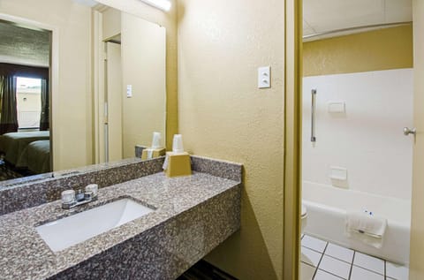 Bathroom, Photo of the whole room, On site