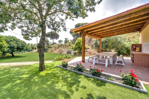 Property building, BBQ facilities, Garden, Balcony/Terrace