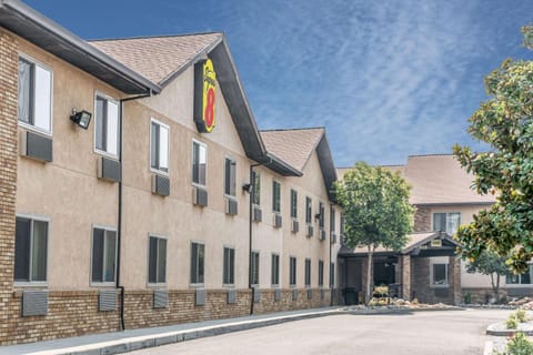 Property building, Property building, Day, On site, Time of day