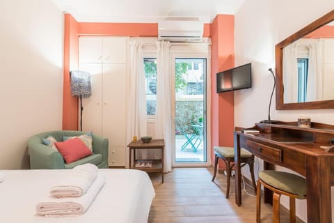 Bed, TV and multimedia, Bedroom, air conditioner