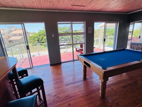 Billiard, Game Room