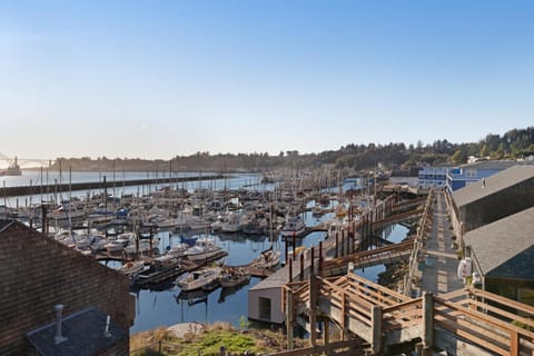Embarcadero Bay View Apartment in Newport
