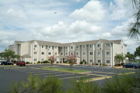Nearby landmark, Facade/entrance, Day