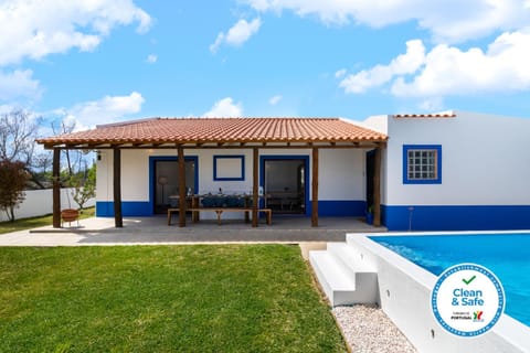 Property building, Patio, Facade/entrance, Garden, Swimming pool