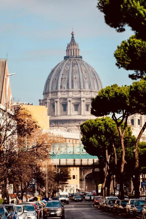 Nearby landmark, Day, Landmark view