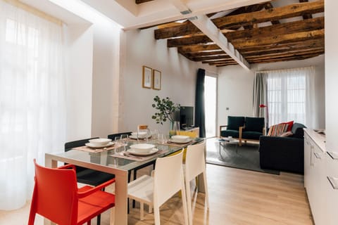Living room, Seating area, Dining area