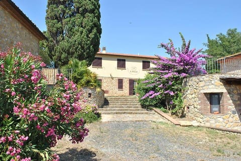 Agriturismo Il Poggio Farm Stay in Tuscany