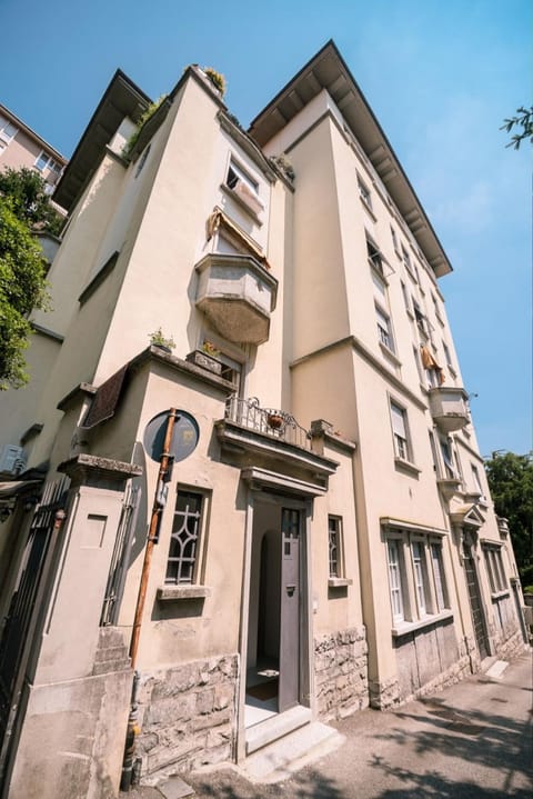 Property building, Facade/entrance