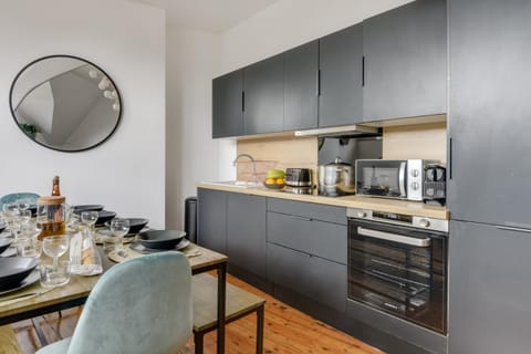 Kitchen or kitchenette, Dining area, Communal kitchen