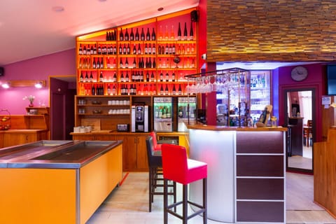 Property building, Restaurant/places to eat, Lounge or bar