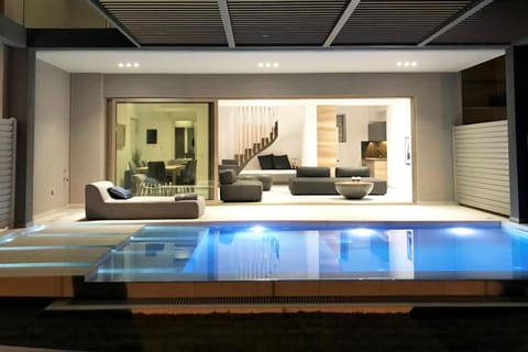 Living room, Pool view