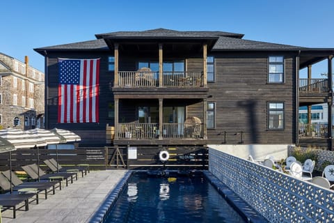 Property building, Garden, Swimming pool