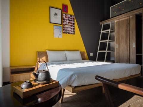 Photo of the whole room, Bedroom