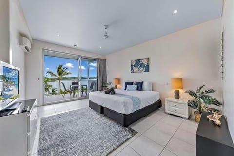 Bed, TV and multimedia, Bedroom, air conditioner