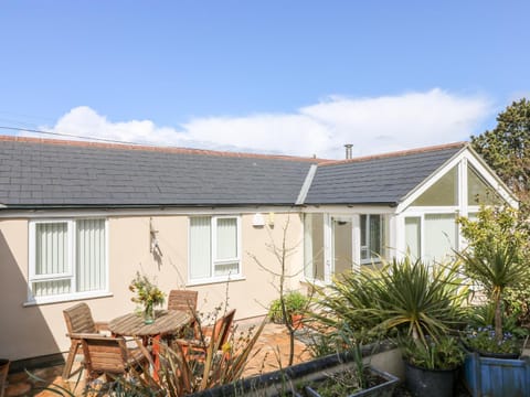 Mynheer Farm Bowji House in Redruth