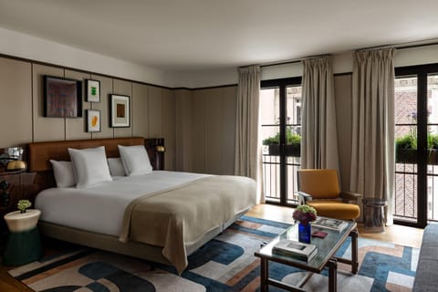 Photo of the whole room, Seating area, Bedroom