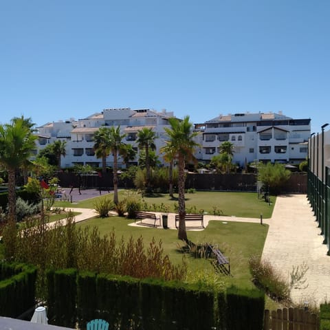 Property building, Garden, Balcony/Terrace