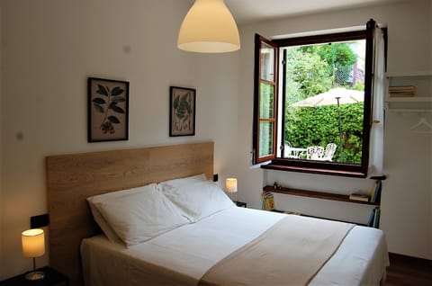 Bed, Photo of the whole room, Bedroom, Garden view