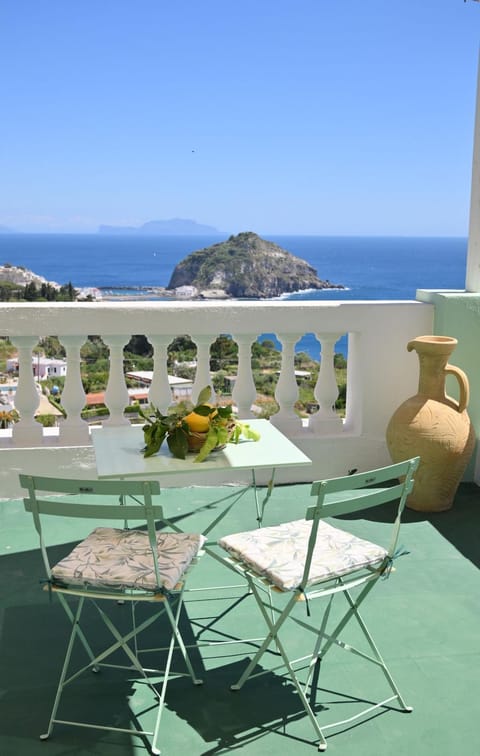 Natural landscape, Balcony/Terrace, Seating area, Landmark view, Sea view