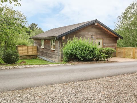 1 Lake View House in England