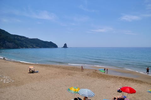 People, Neighbourhood, Natural landscape, Summer, View (from property/room), Other, Beach, Mountain view, Sea view, Area and facilities