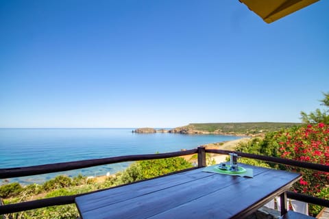 Patio, Balcony/Terrace, Balcony/Terrace, Living room, Seating area, Dining area, Landmark view, Sea view