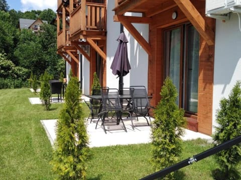 Property building, Patio, Garden, Balcony/Terrace, Balcony/Terrace, Garden view