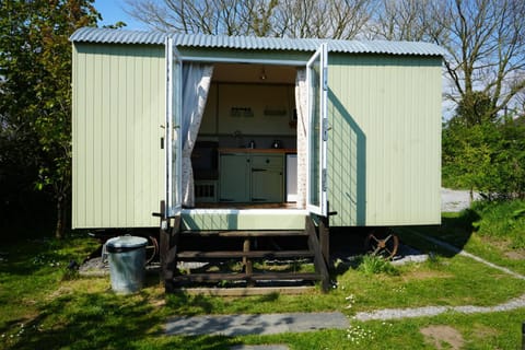 Hillcrest Hut Apartment in Wales