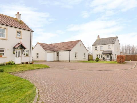 Bright and Beautiful House in Ayr