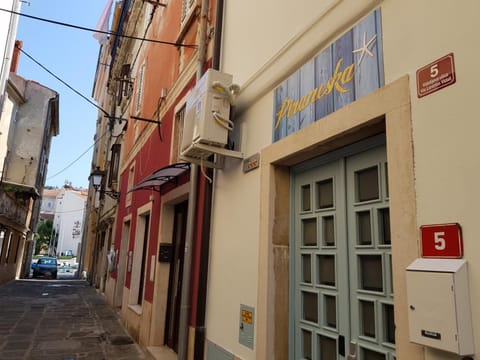 Property building, Facade/entrance