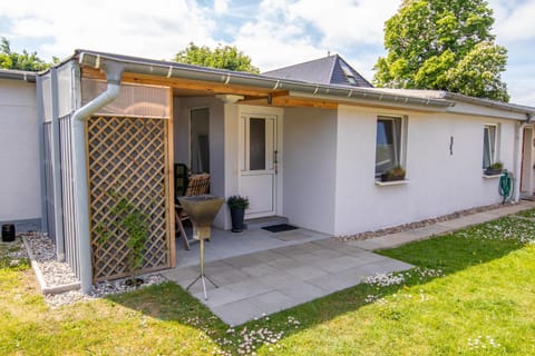 Property building, Facade/entrance, Balcony/Terrace