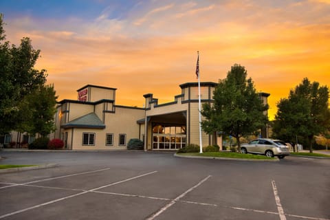 Facade/entrance, Natural landscape, On site, Sunrise