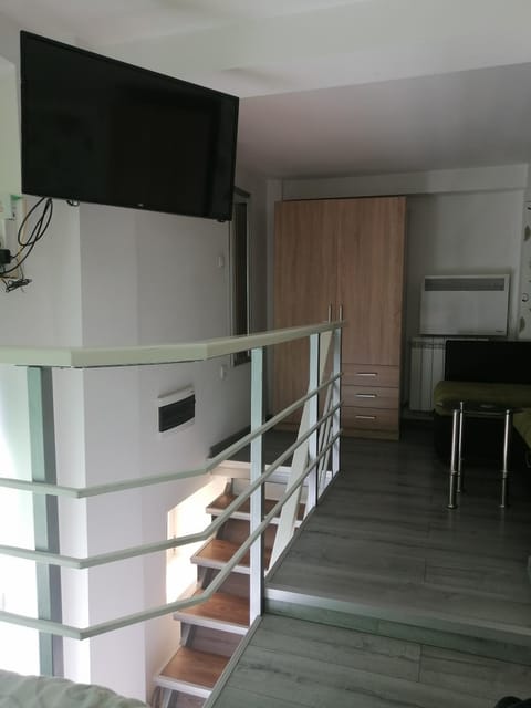 Classy and Cozy - PARKING - 3 beds - Near Center Apartment in Novi Sad