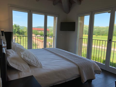 Bed, Natural landscape, Photo of the whole room